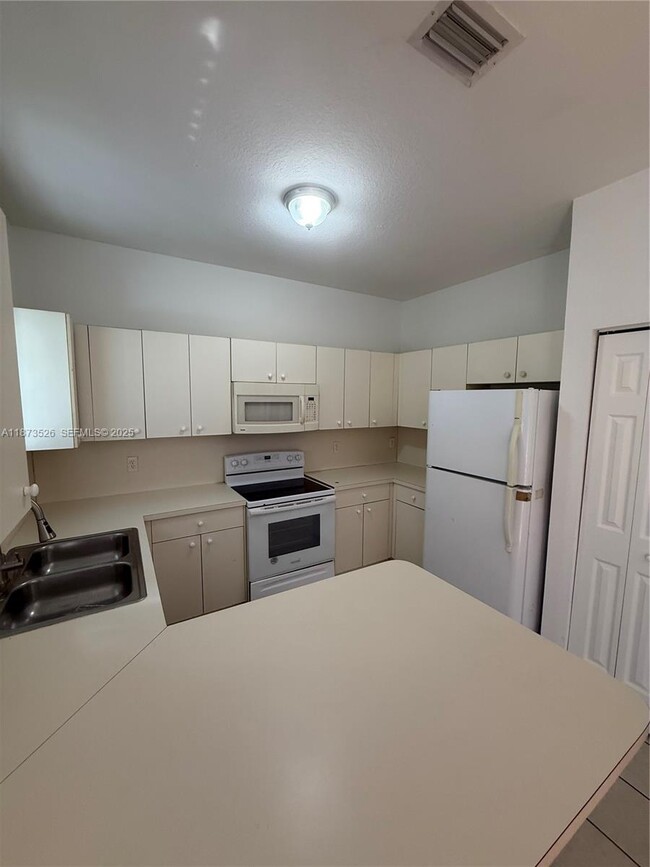 373 NE 26th Pl-Unit -202 in Homestead, FL - Building Photo - Building Photo