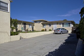 9940 D St in Oakland, CA - Foto de edificio - Building Photo