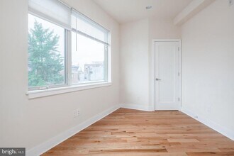 1242 Point Breeze Ave in Philadelphia, PA - Foto de edificio - Building Photo