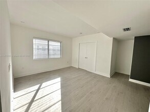 930 10th St in Miami Beach, FL - Building Photo - Building Photo
