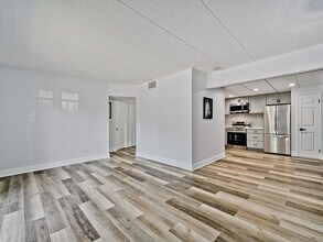 3849 N Parkway Dr in Northbrook, IL - Building Photo - Building Photo