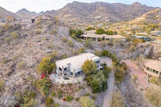 7044 N Hillside Dr in Paradise Valley, AZ - Building Photo - Building Photo