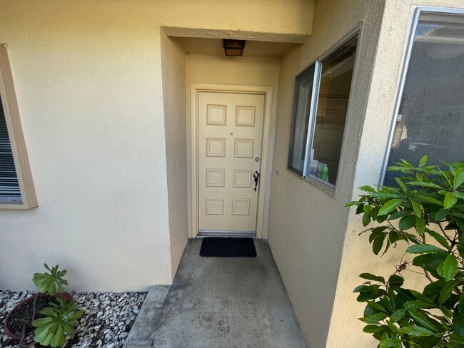 7369 Elmhurst Pl in Goleta, CA - Building Photo - Building Photo