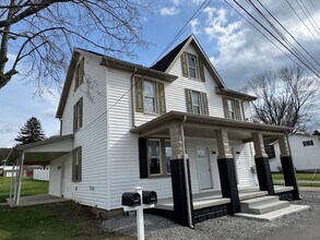 2020 Atlantis Dr in Latrobe, PA - Building Photo - Building Photo