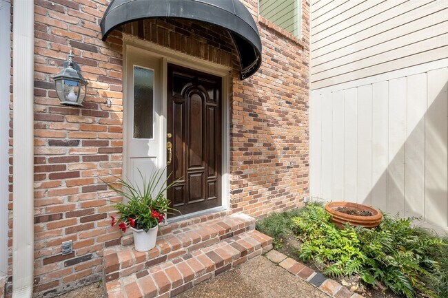 5850 Valley Forge Dr in Houston, TX - Building Photo - Building Photo