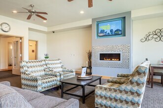 Van Buren Place in Sun Prairie, WI - Foto de edificio - Interior Photo