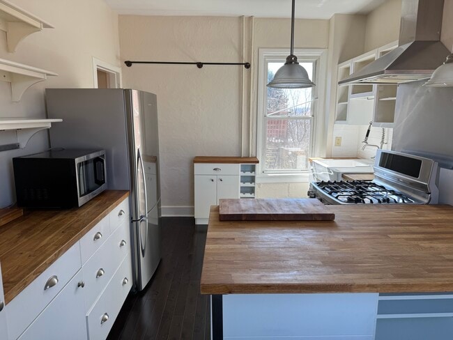 4747 Hatfield St, Unit Apartment 2 in Pittsburgh, PA - Building Photo - Building Photo