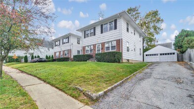 34 N Maryland Ave, Unit C in Port Washington, NY - Building Photo - Building Photo