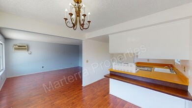 2314 E Ball Rd in Anaheim, CA - Building Photo - Building Photo