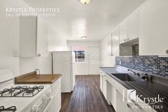 2021 Red Robin Ln in Sacramento, CA - Building Photo - Building Photo