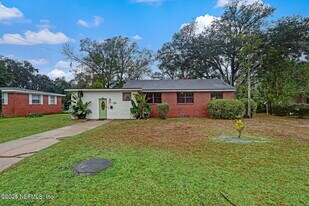 1744 Debutante Dr in Jacksonville, FL - Building Photo