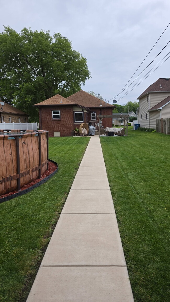 329 N School Ave in Oglesby, IL - Building Photo - Building Photo