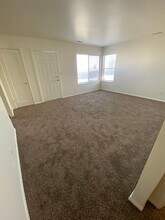 1108-1110 Vandenburg Loop NE in Moses Lake, WA - Building Photo - Building Photo