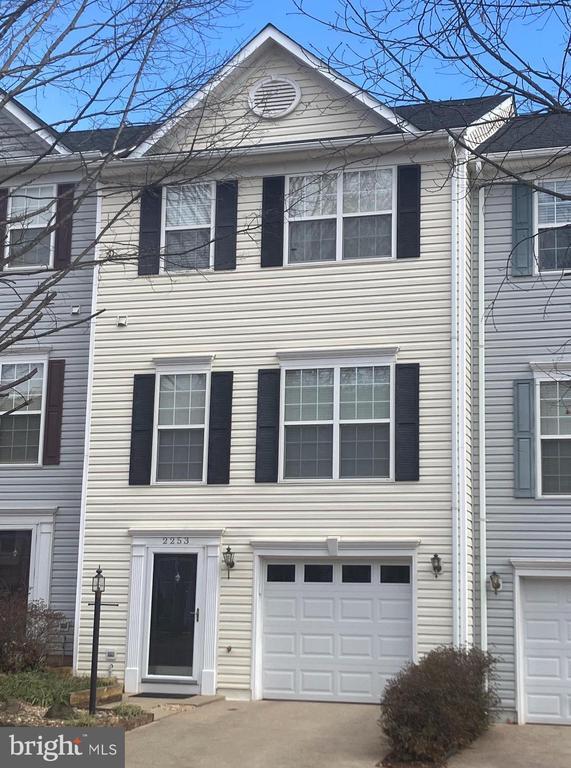 property at 2253 Forsythia Dr