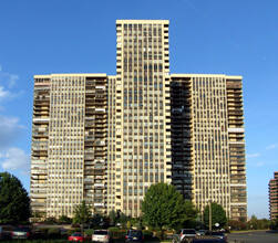 200 Winston Towers in Cliffside Park, NJ - Building Photo - Building Photo