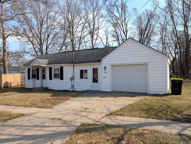 property at 813 E Pearl St