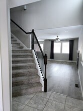 351 E Forest Ave, Unit Unit 2 in Wasilla, AK - Foto de edificio - Building Photo