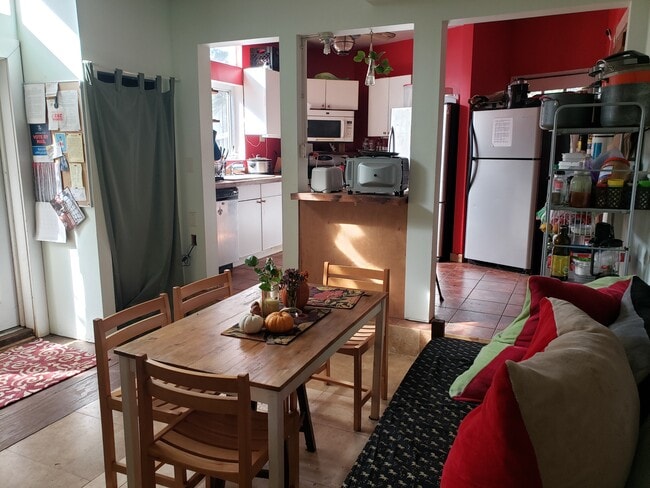 317 Nelms Ave NE in Atlanta, GA - Building Photo - Building Photo