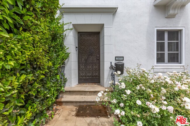 8499 Fountain Ave in West Hollywood, CA - Building Photo - Building Photo