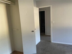 32 Scarborough Ln in Wappingers Falls, NY - Building Photo - Building Photo