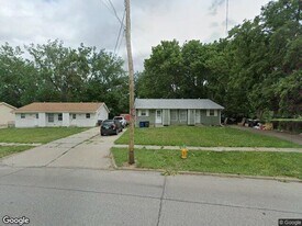 828 Hartford Ave in Des Moines, IA - Building Photo