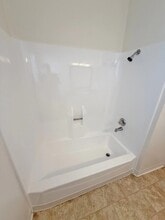 5000 Whitsett Ave, Unit 203 in Los Angeles, CA - Foto de edificio - Building Photo