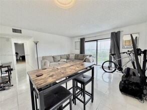 505 S Pine Island Rd in Plantation, FL - Building Photo - Building Photo