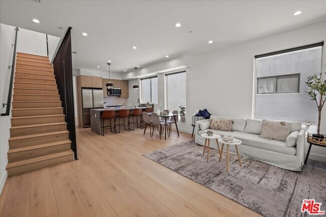 849 N June St in Los Angeles, CA - Building Photo - Building Photo