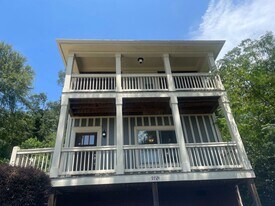 972 Dr Martin Luther King Jr Pkwy in Athens, GA - Building Photo