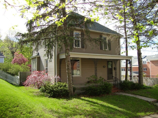 225 7th Ave SW in Rochester, MN - Building Photo - Building Photo