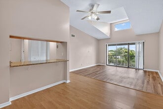 624 Sea Pine Way in Greenacres, FL - Building Photo - Building Photo