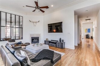 2335 Worthington St in Dallas, TX - Foto de edificio - Building Photo