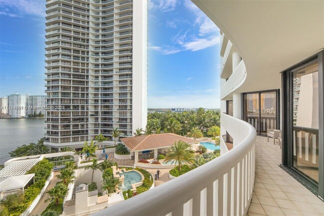 3000 Island Blvd, Unit 801 B in Aventura, FL - Foto de edificio - Building Photo