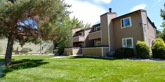 7680 Bluestone Dr in Reno, NV - Building Photo