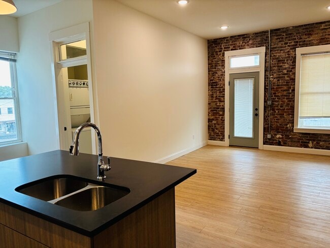 711 Broadway St in Cape Girardeau, MO - Building Photo - Building Photo