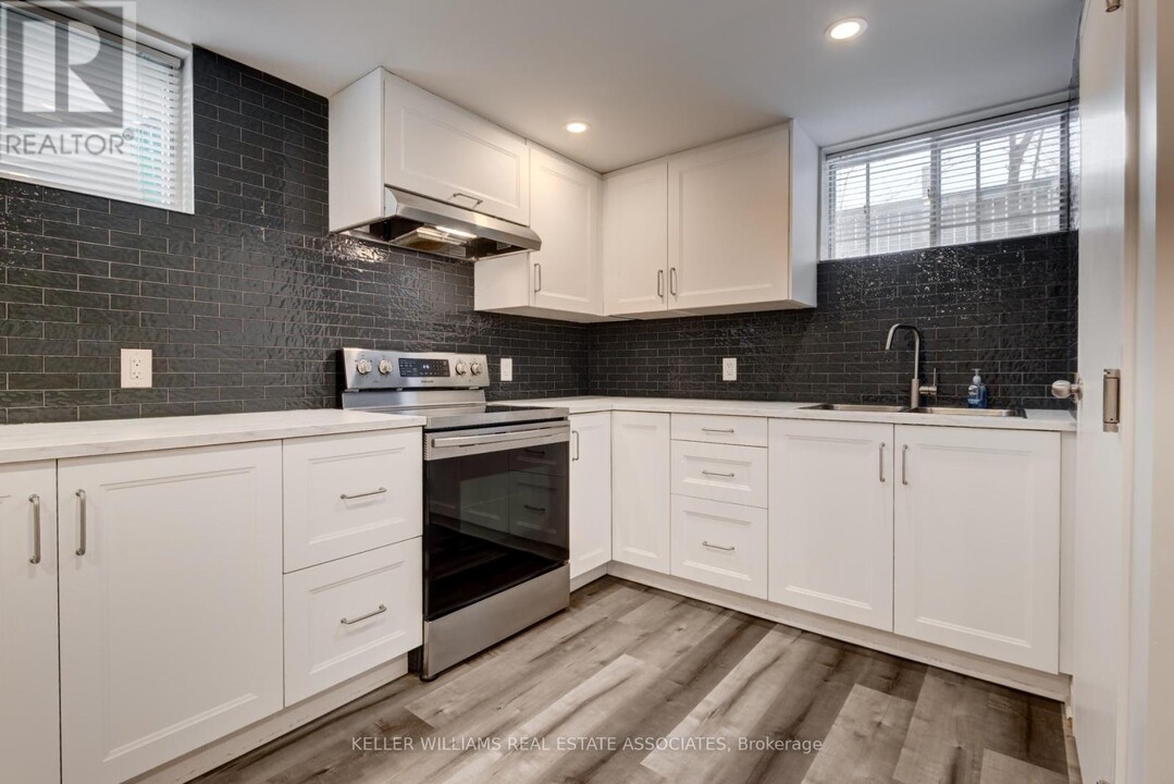 22 ST JAMES UNIT C St in Brantford, ON - Building Photo
