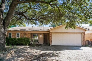 5406 Inglewood Ln in Arlington, TX - Building Photo