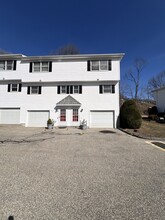 77 Commodore Cmns in Derby, CT - Foto de edificio - Building Photo