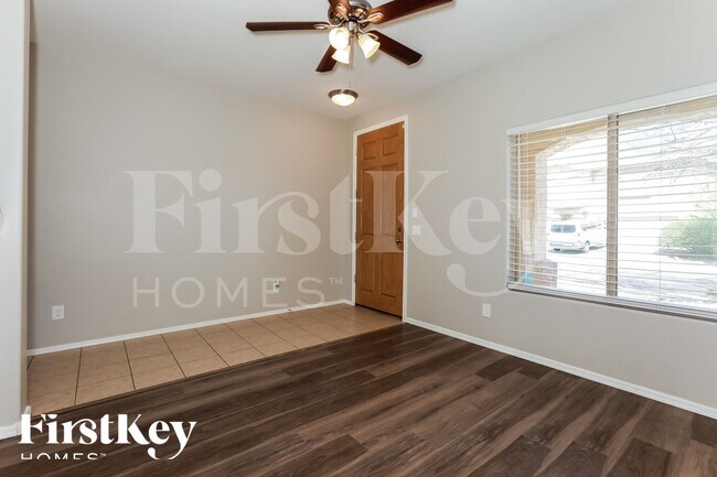 1179 E Desert Springs Way in San Tan Valley, AZ - Foto de edificio - Building Photo