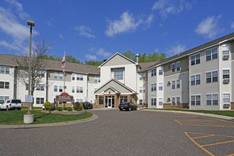 Rosoto Villa on Roselawn in Maplewood, MN - Foto de edificio - Building Photo