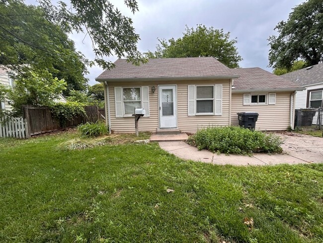 property at 2424 W St Louis St