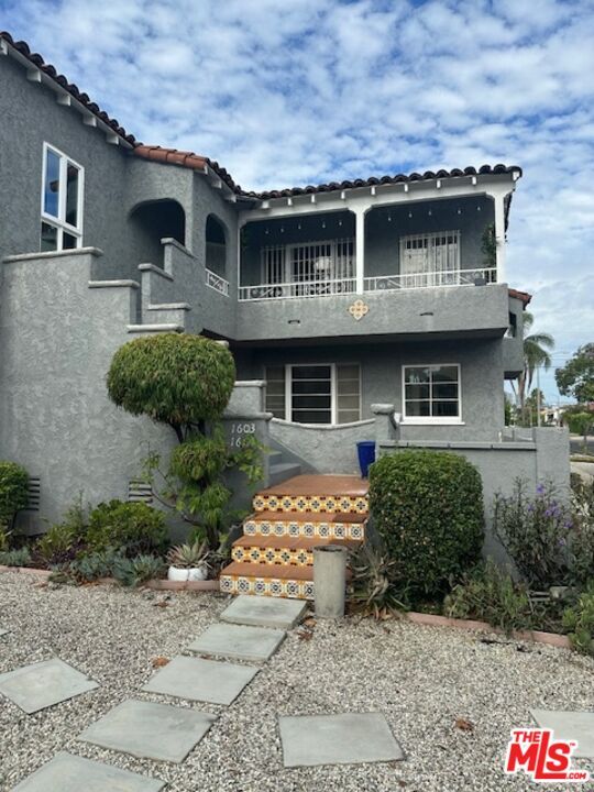 1601 Stearns Dr in Los Angeles, CA - Building Photo - Building Photo