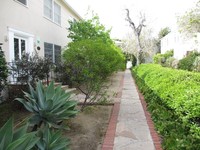 437-441 San Vicente Blvd in Santa Monica, CA - Building Photo - Building Photo