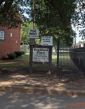 Bradford Apartments in Charlotte, NC - Foto de edificio - Building Photo