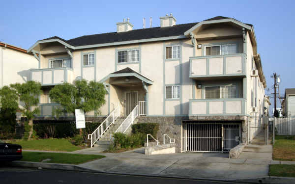 5325 W 93rd St in Los Angeles, CA - Foto de edificio