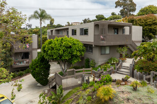 Rosebay Falls in Encinitas, CA - Foto de edificio - Building Photo