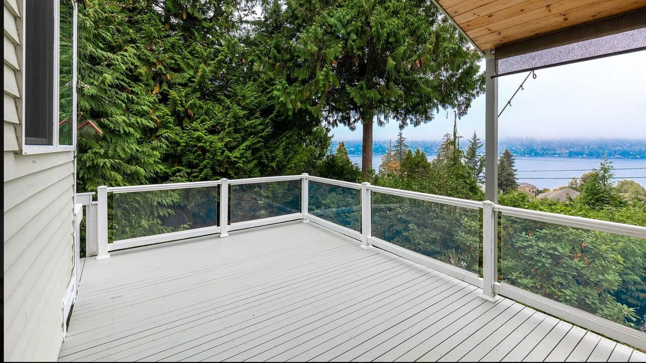 13473 64th Pl NE in Kirkland, WA - Building Photo
