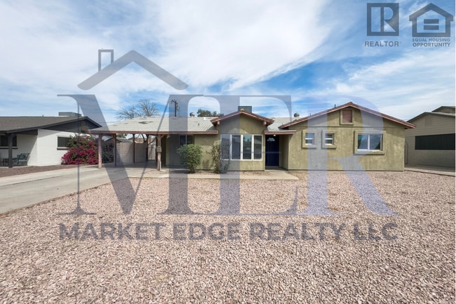 property at 628 W Ivanhoe St