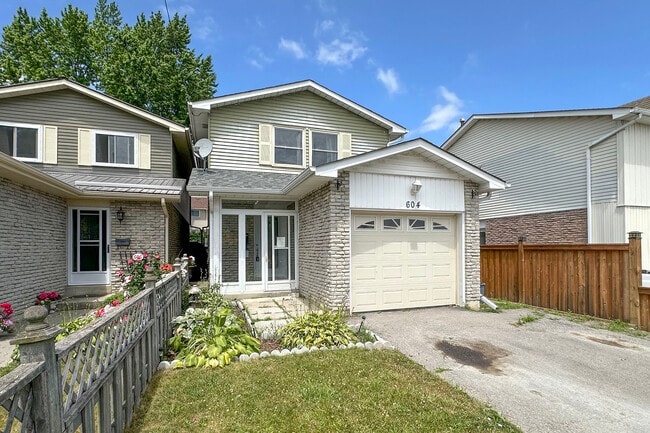 604 Stone St in Oshawa, ON - Building Photo - Building Photo