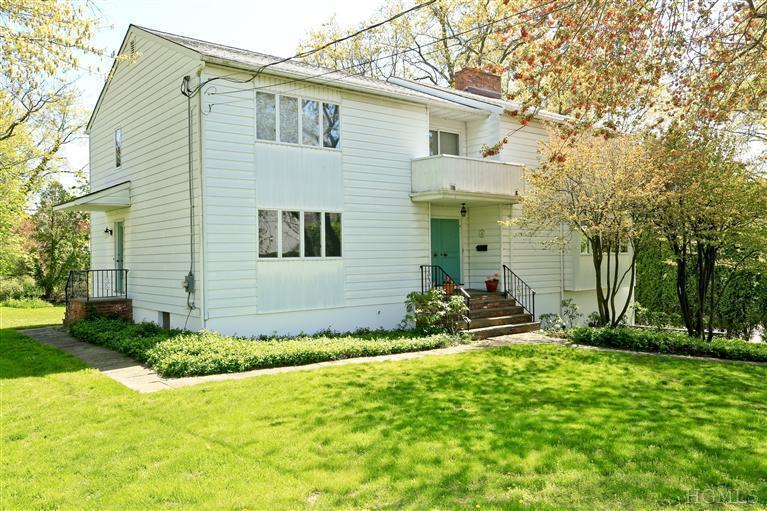 930 Fairway Ln in Mamaroneck, NY - Building Photo